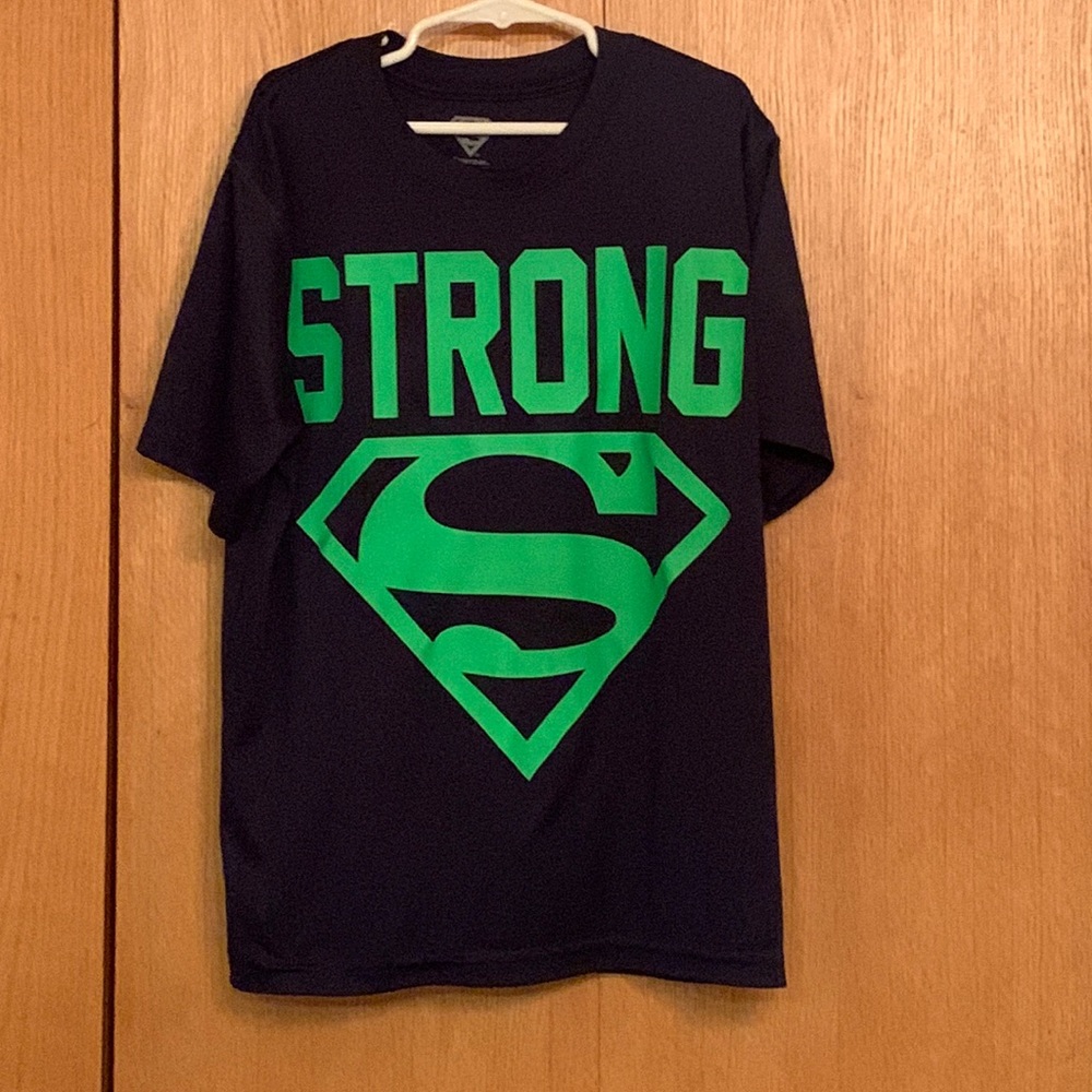 Superman STRONG DC Comics navy blue green polyester performance tee shirt EUC